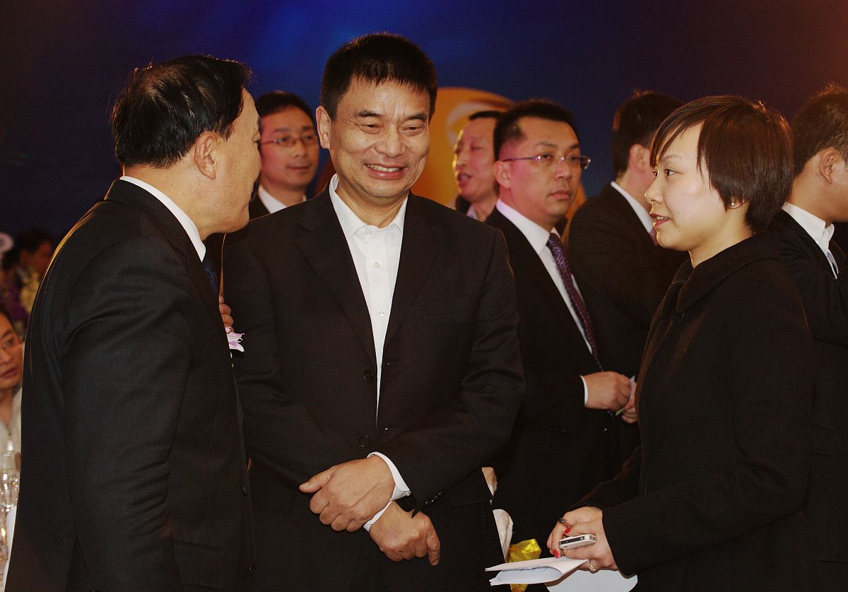 2011年12月12日,北京,刘永好和女儿刘畅参加2011cctv年度经济人物揭晓