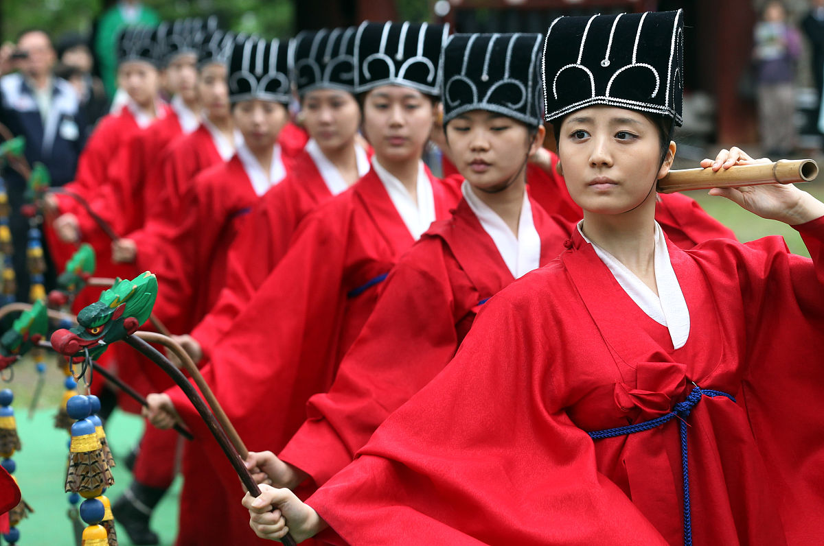 2011年5月11日,韩国成均馆在大成殿举行春季释奠大祭.作为第85号重要