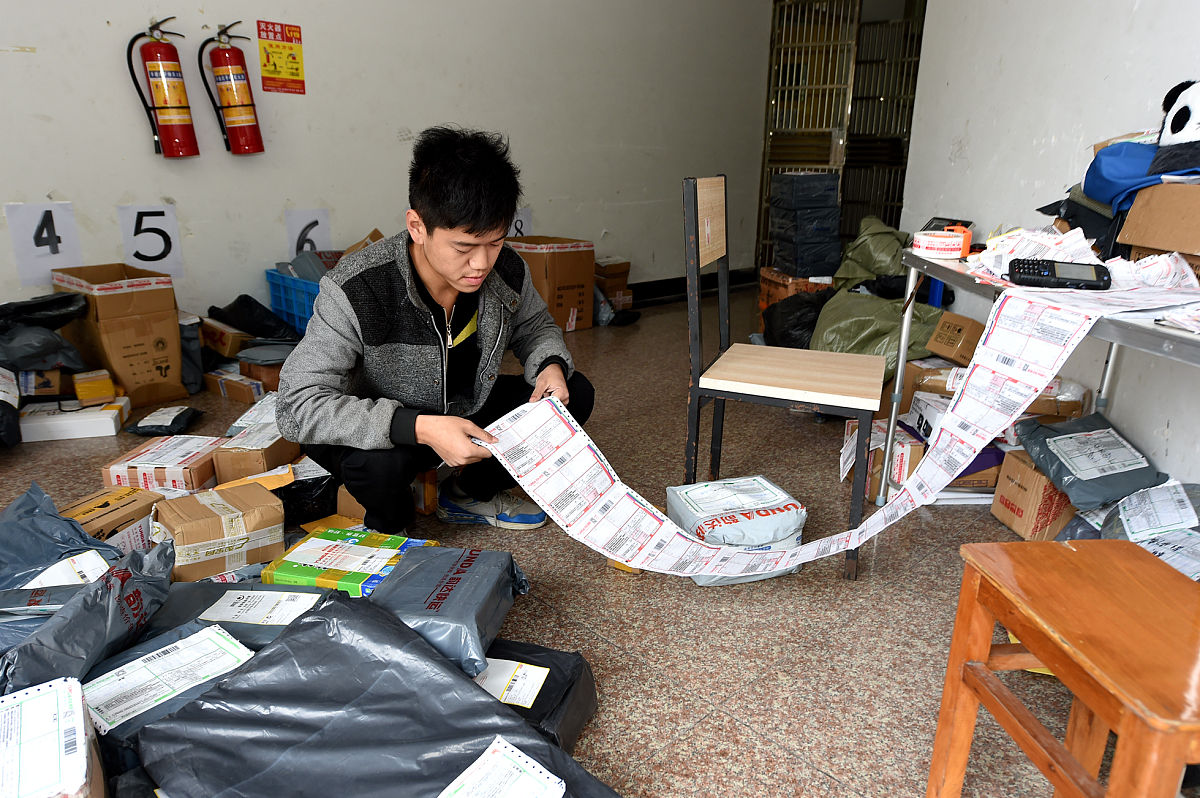 在校大学生在寒暑假想要选择打工赚取零花钱却又没有方向和实质性的能力应该选择哪些工作赚取零花钱