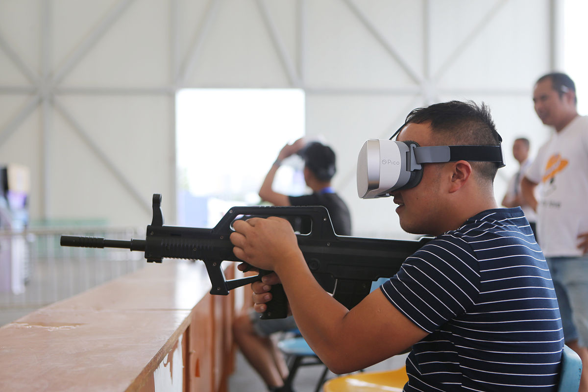 VR军训模拟射击体验：逼真度不足，仍需改进