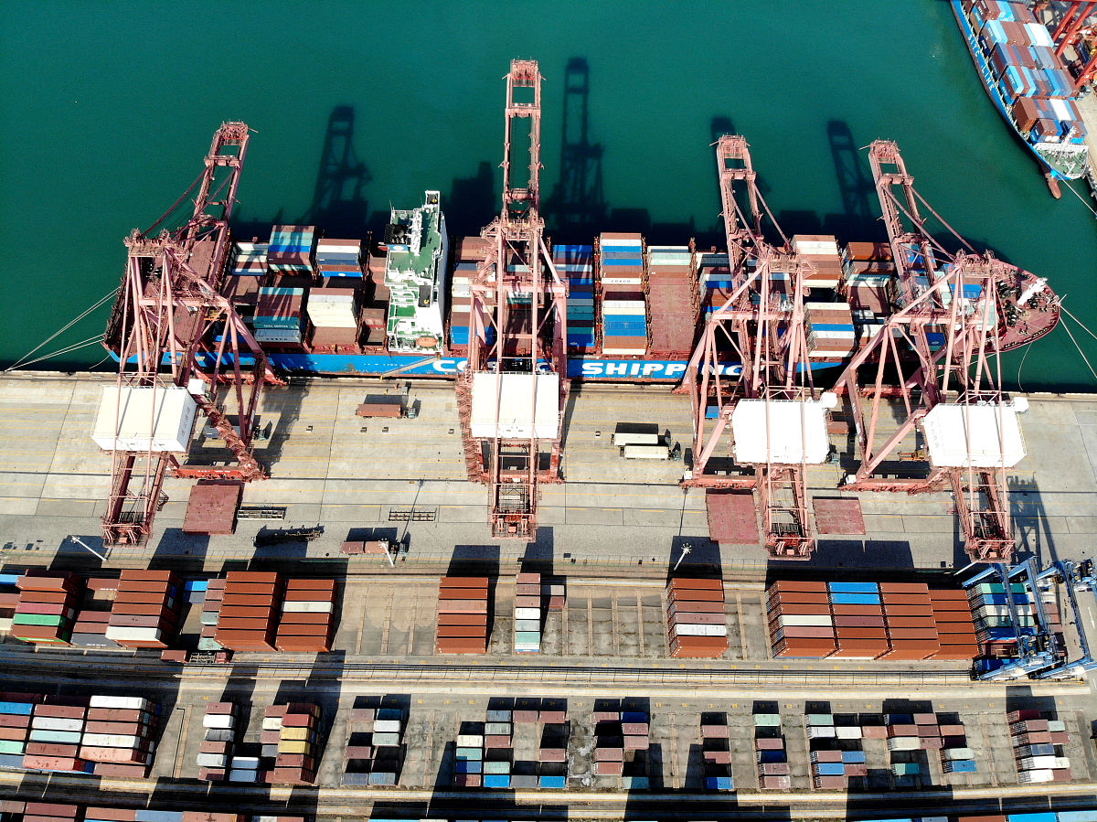 	Mr Mao Yunguo from RIZHAO TONGDA SHIPPING ENGINEERING COLTD the technation from repair team entrusted by Western Bulk