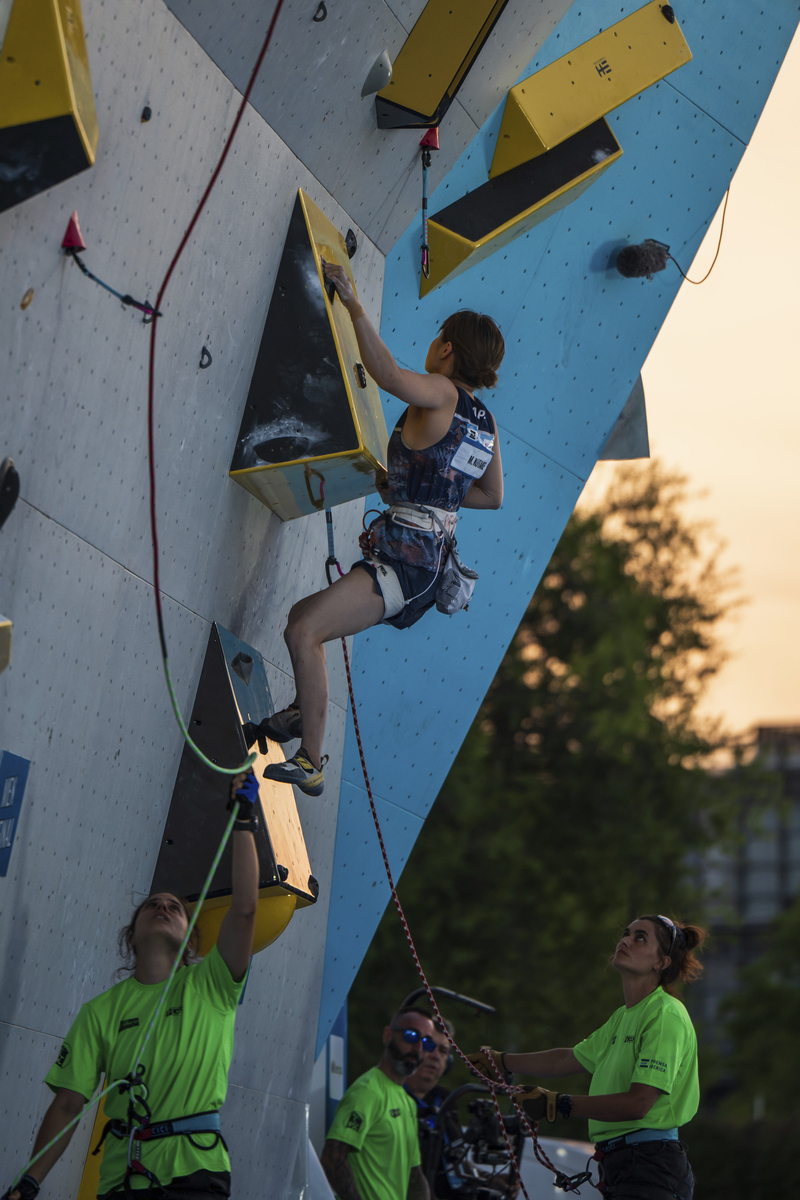 以户外攀岩有什么是初学者必须要注意的事？为题写一篇1000字文章