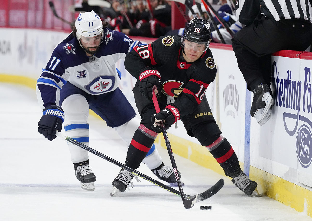 12 个 4 相加等于 1000 的数学谜题