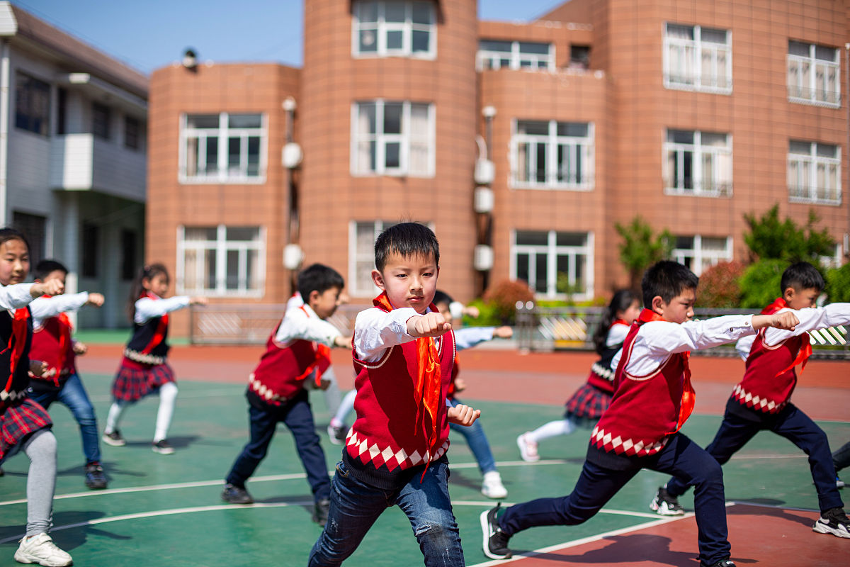 2020年5月7日,江苏省海安市教师发展中心附属小学的学生正在体育课上