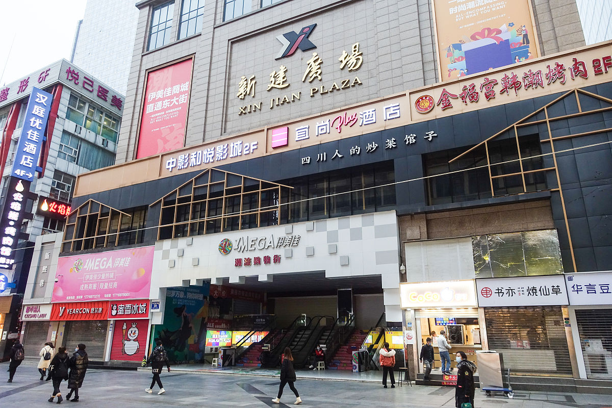 2020年12月10日,成都,新冠肺炎确诊患者所去中影和悦影城及周边商铺均