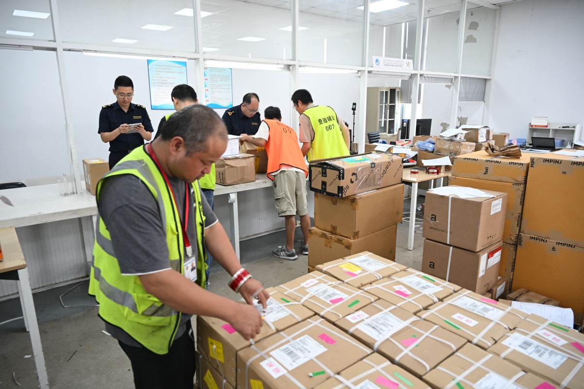 高校快递站服务：专业、热情、贴心