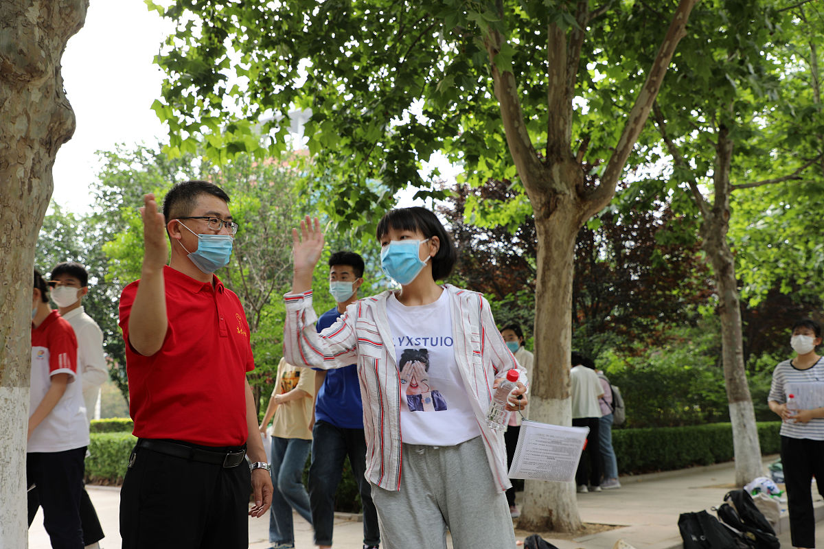 委婉回复：老师认为我适合搞研究