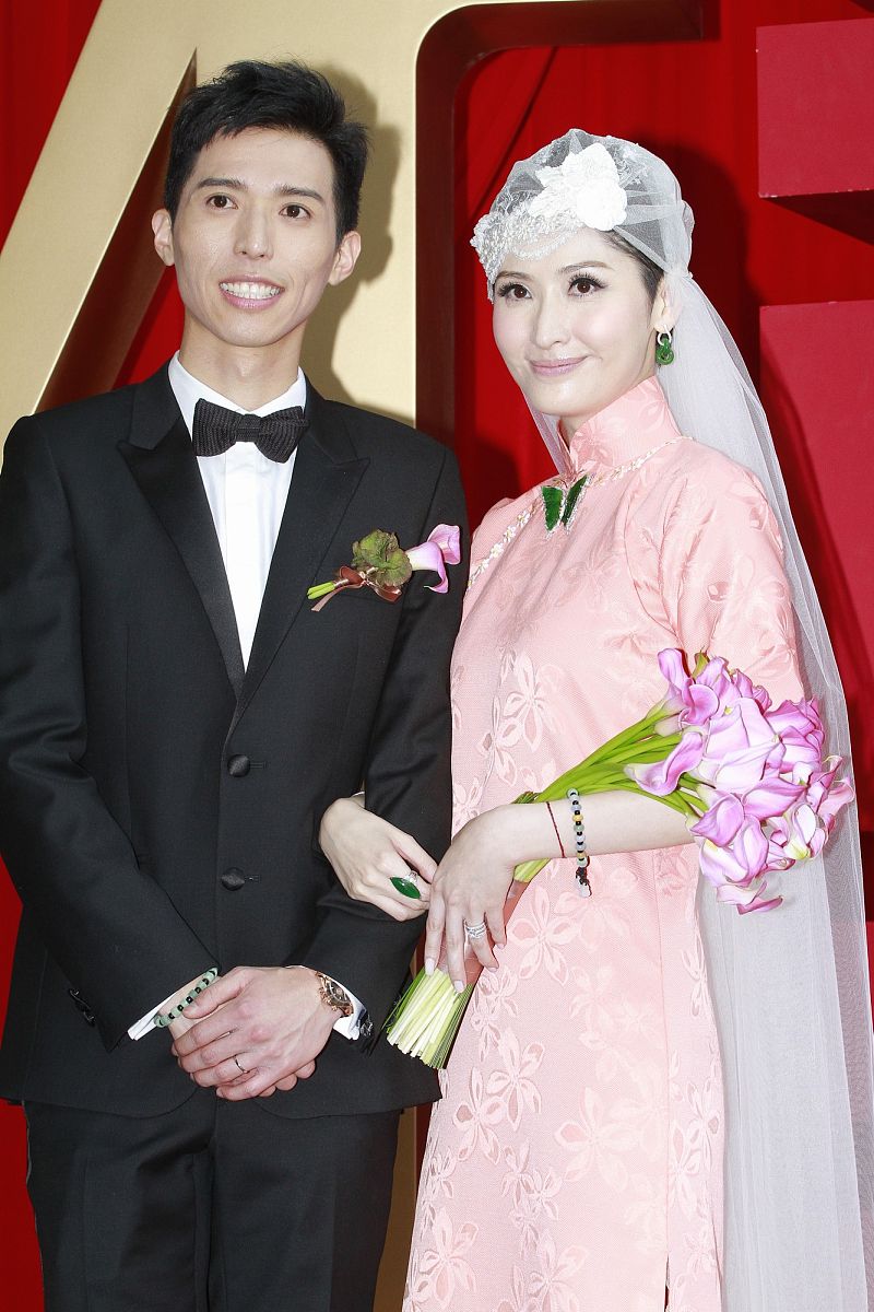 2011年10月22日,香港,美女主播陈贝儿下嫁m先生(贝儿对准夫婿的称呼).