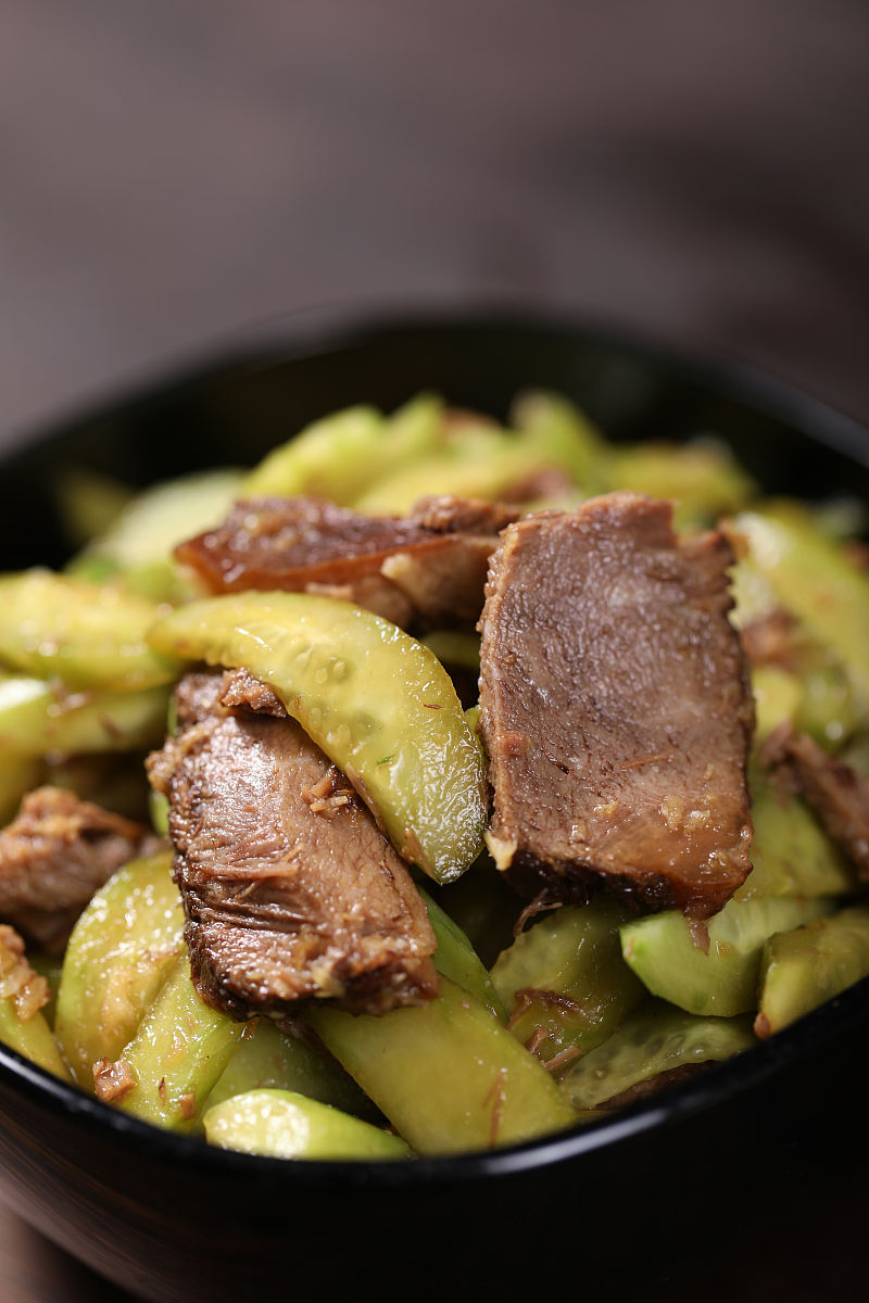 简单易做，清爽美味！拌黄瓜饭的做法