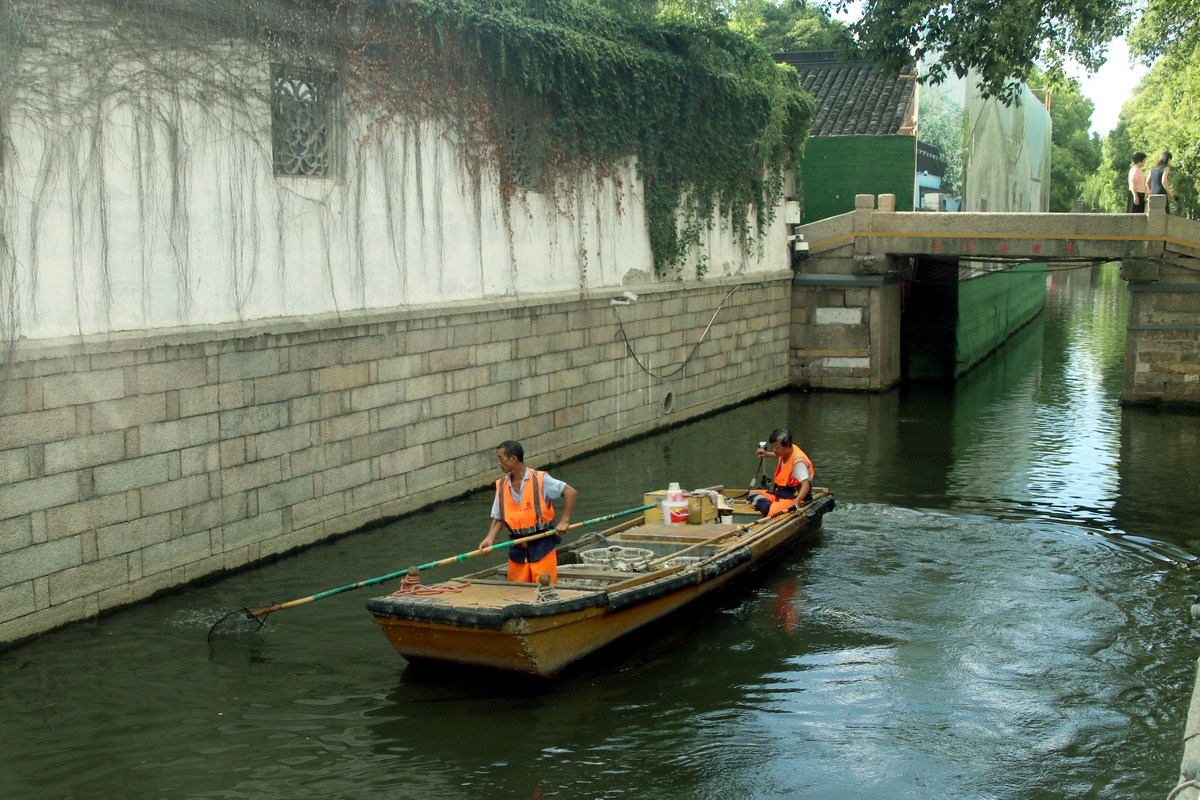 含'湖'字和'埠'字的藏头诗：江南水乡、渔舟归、乡愁、夜色温柔、春风清新