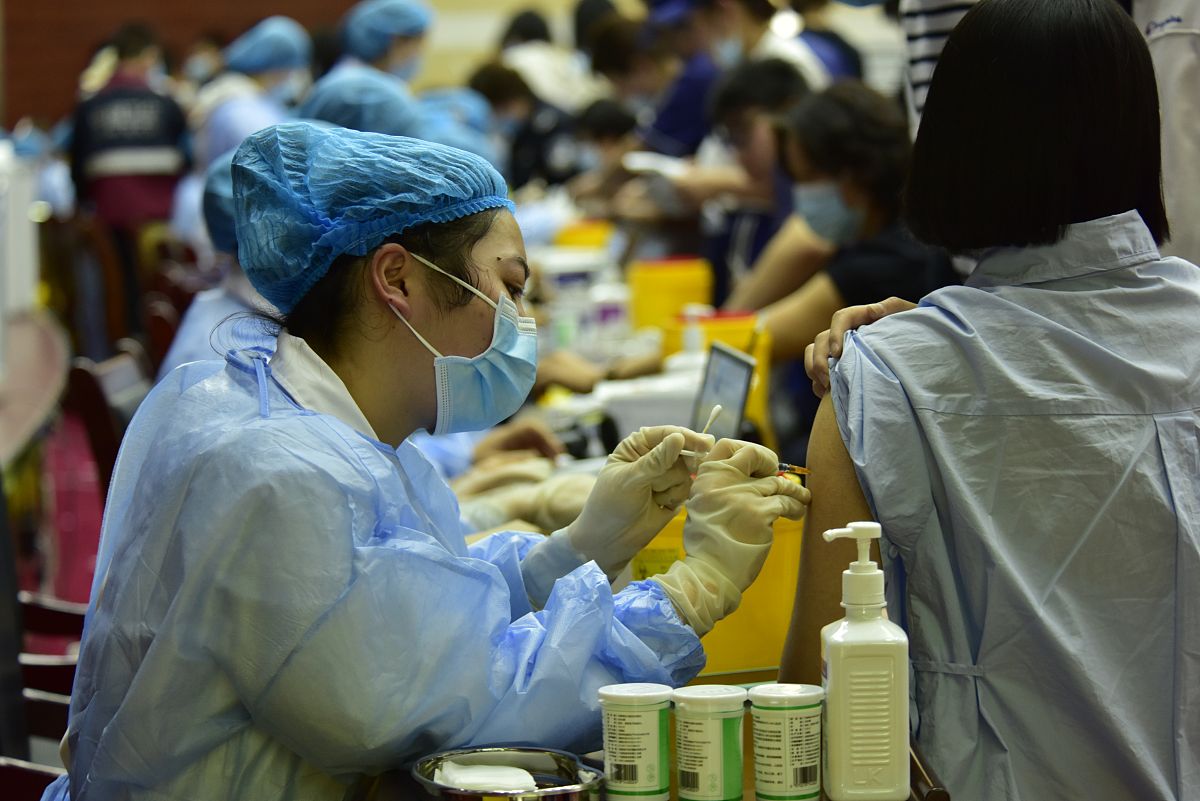 2020年重庆卫校毕业生就业前景分析：机遇与挑战并存