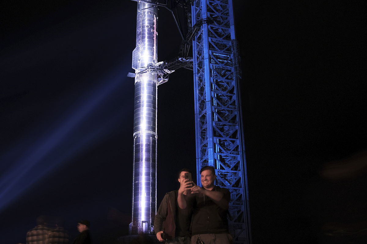 根据马斯克星舰爆炸的热点问题自拟题目写不少于 2000 字的论文。论文必须要有引用并注明出处参考资料不得少于 5 篇杜绝抄袭。自拟题目杜绝抄袭。