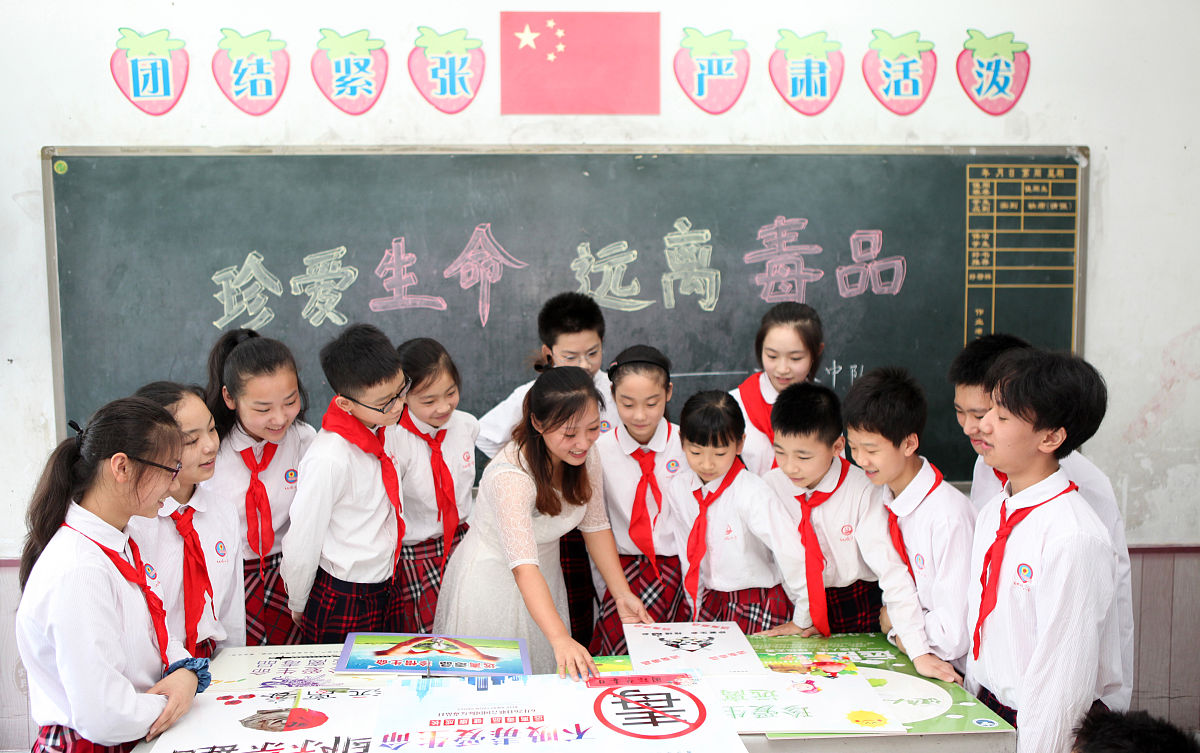 帮我写一个200字的由护理系学生开展的有关禁毒防艾社会实践活动有关的陈述里面需要包括该实践活动的特色和创新点