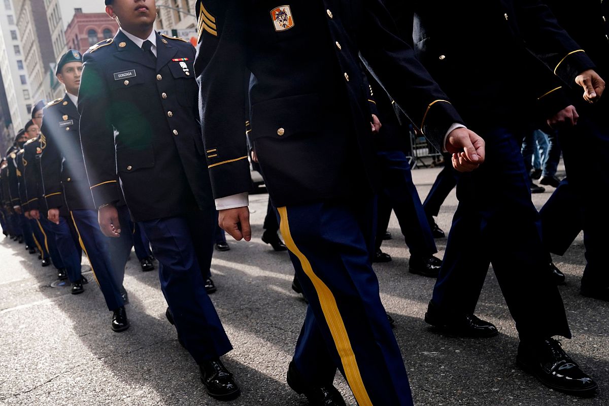 100人退伍军人胜利聚餐活动方案 - 8000元预算