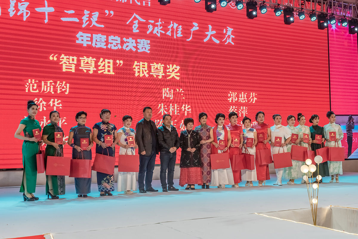 达和文体故事举办劳动节表彰大会写篇推文