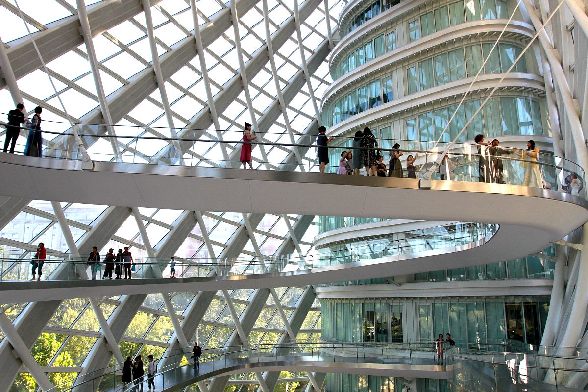 写个公司内部通知：由于监控网络拓扑结构变更为了优化公司整体网络结构计划9月17日对网络设备进行部分调整及更改。