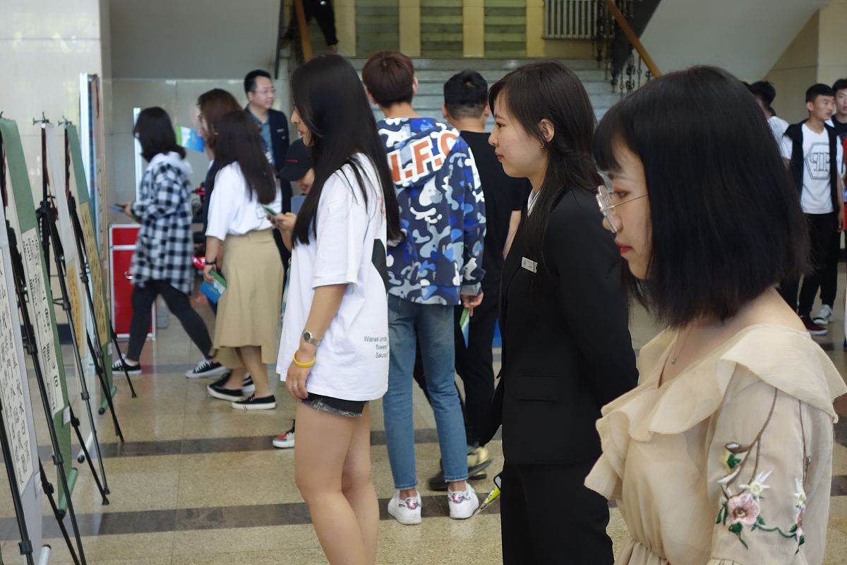 已校园开放日为主题 写一份参观报告