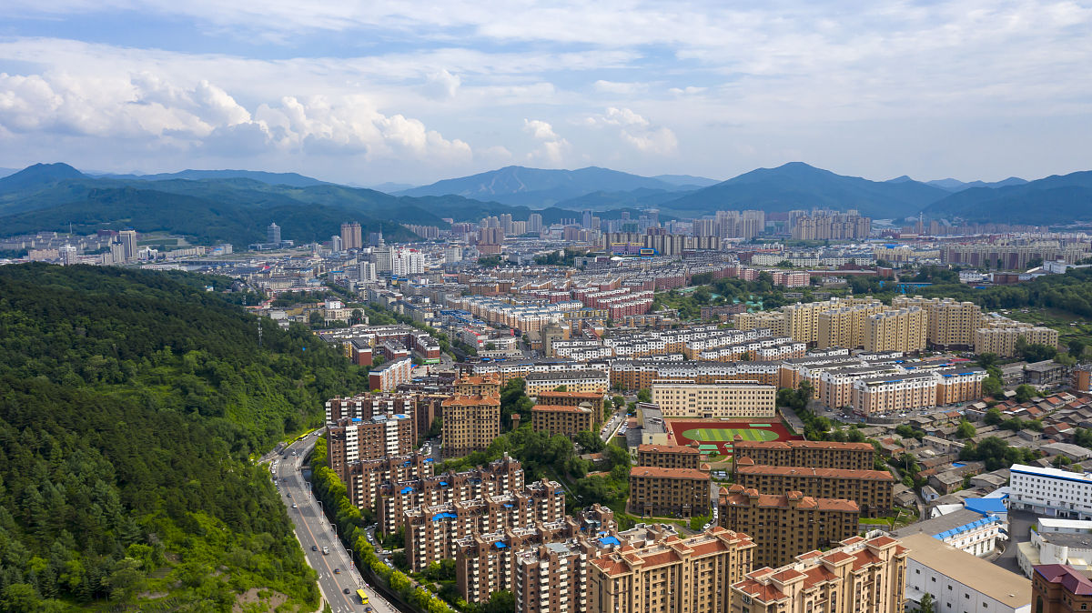 2021年7月6日,航拍吉林省通化市城区风光.