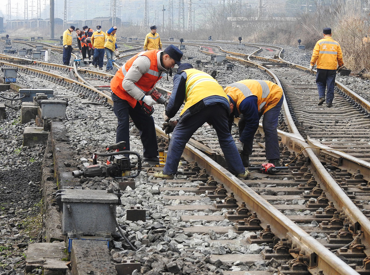 成都铁路行业就业优势：发展迅速、人才培养、稳定保障