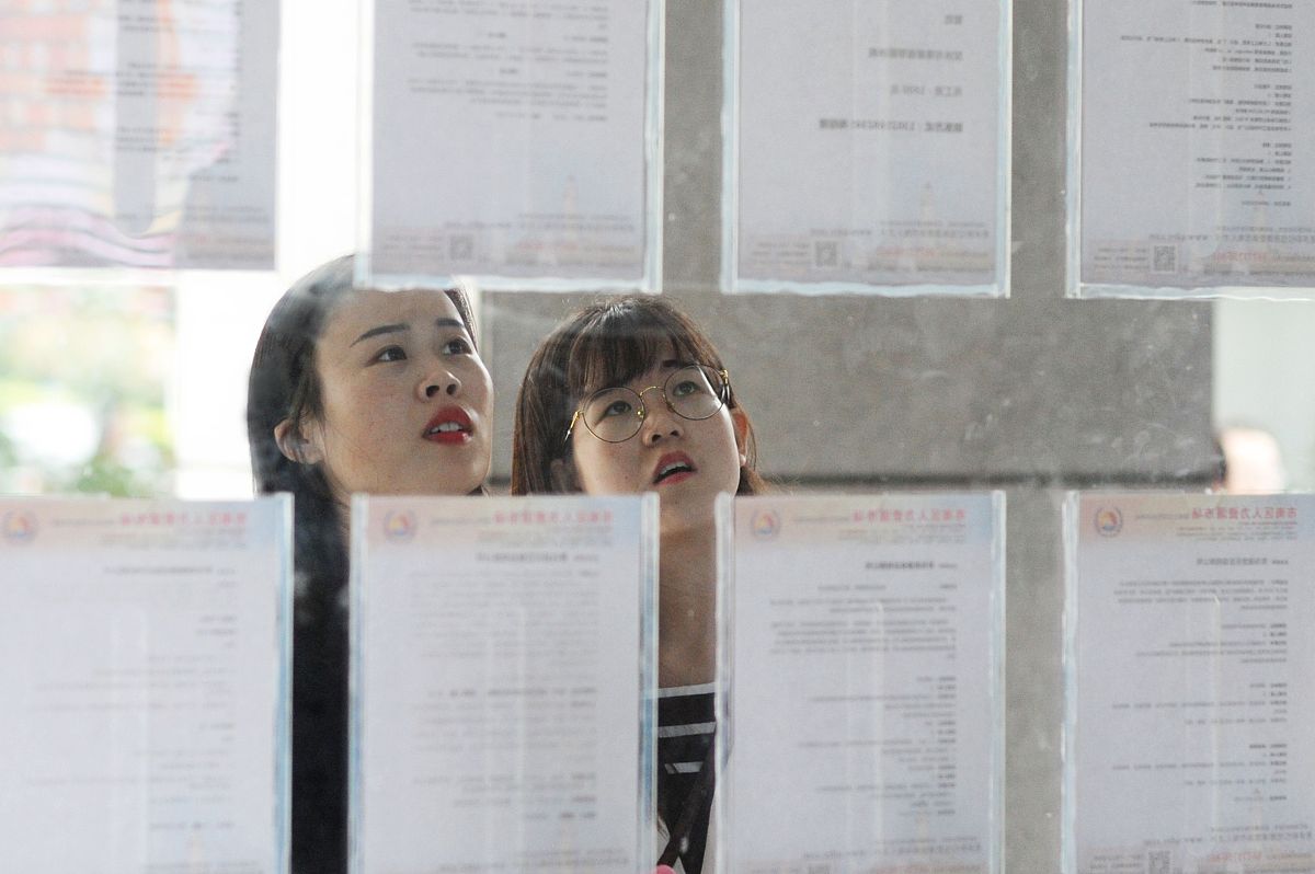 结扩写：数据梳理——推行家庭经济困难学生一生一档政策