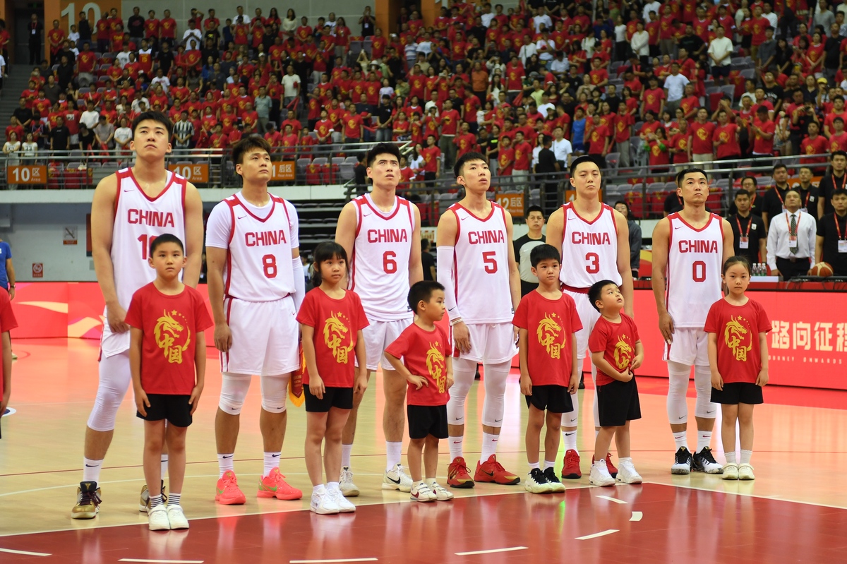 姚明 - 中国篮球巨星，NBA传奇