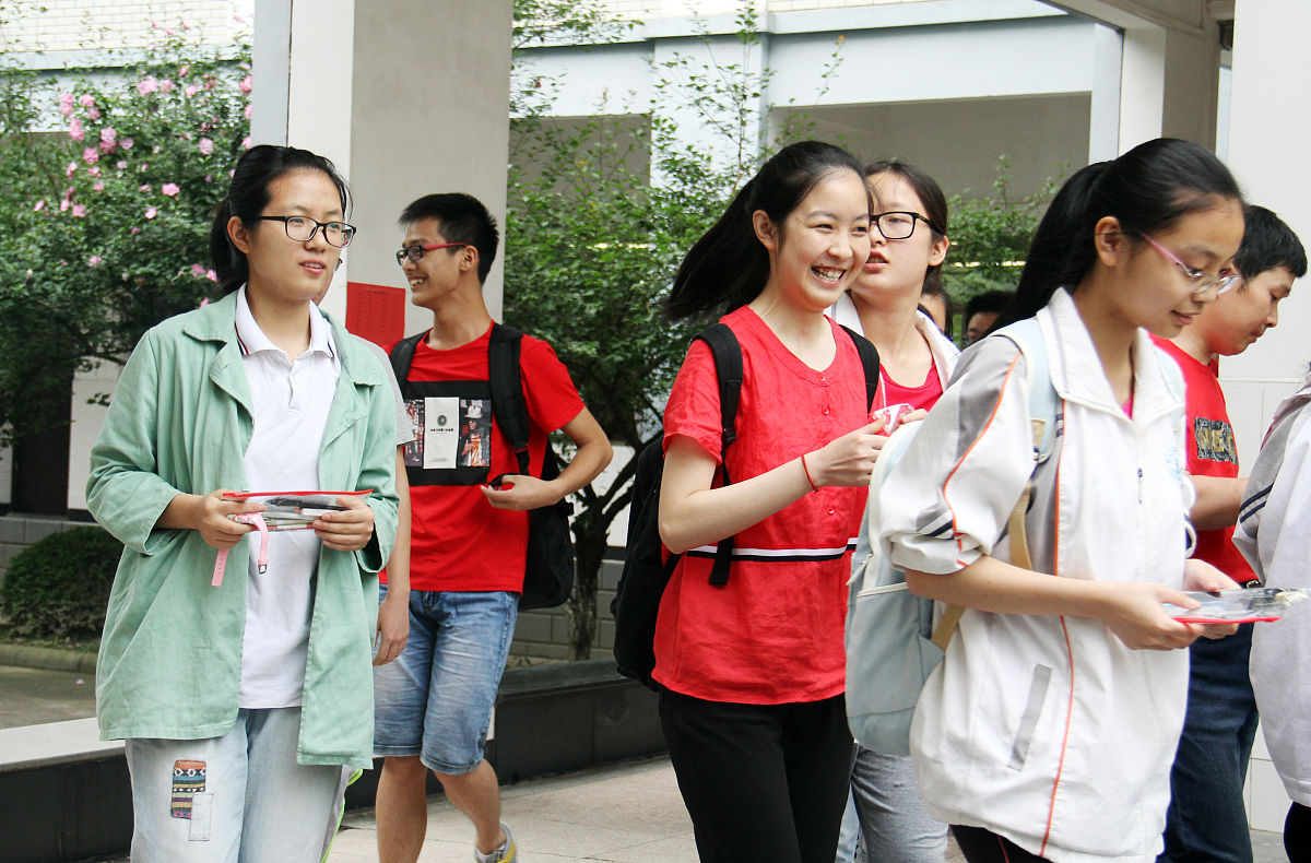 帮我写一个高一学生的议论文题材随便