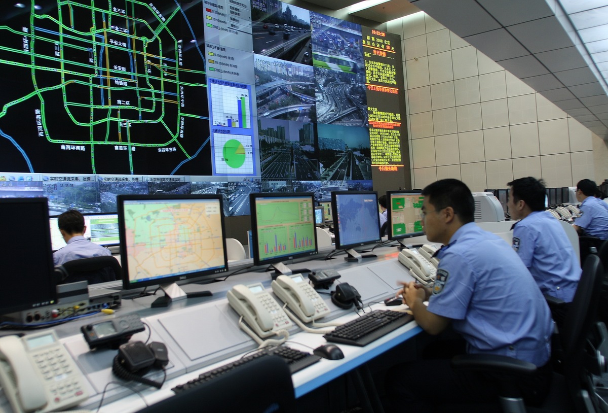 请撰写一段提升政务服务大厅建设水平的汇报