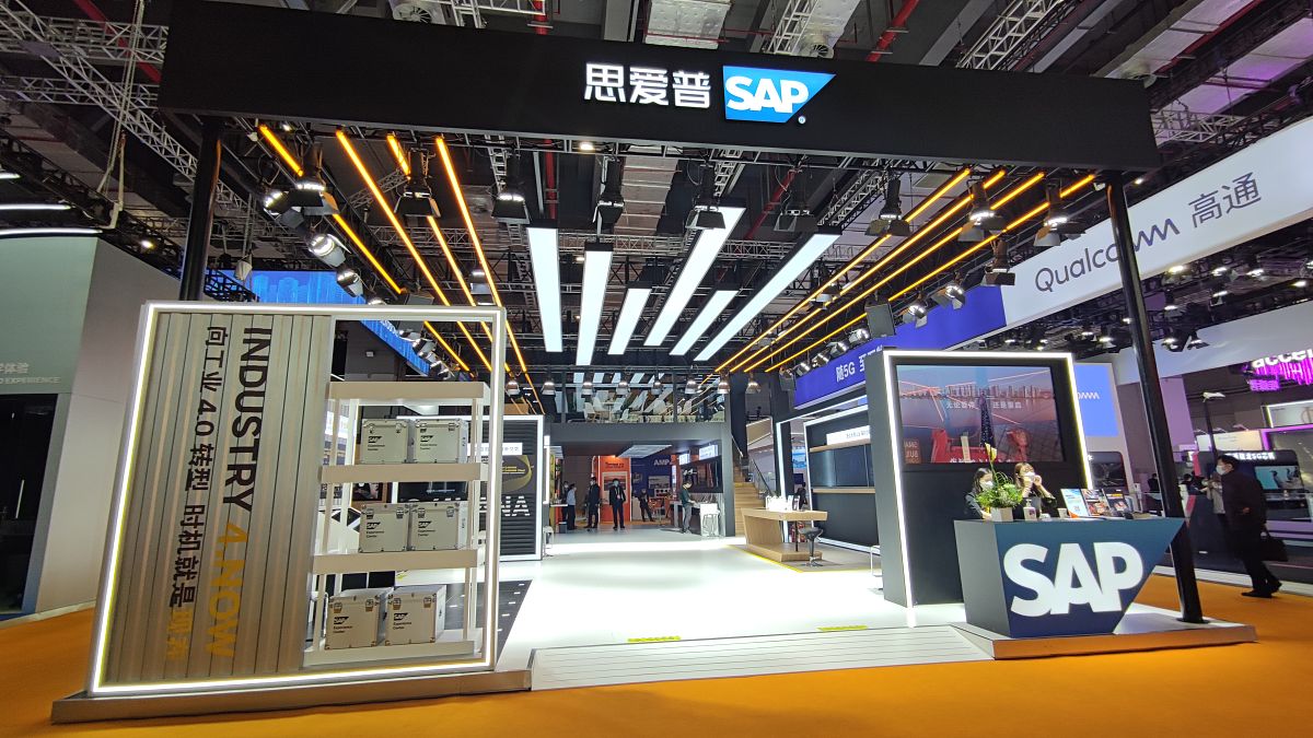 X厂商对CJ展会与合作伙伴B合作表示满意