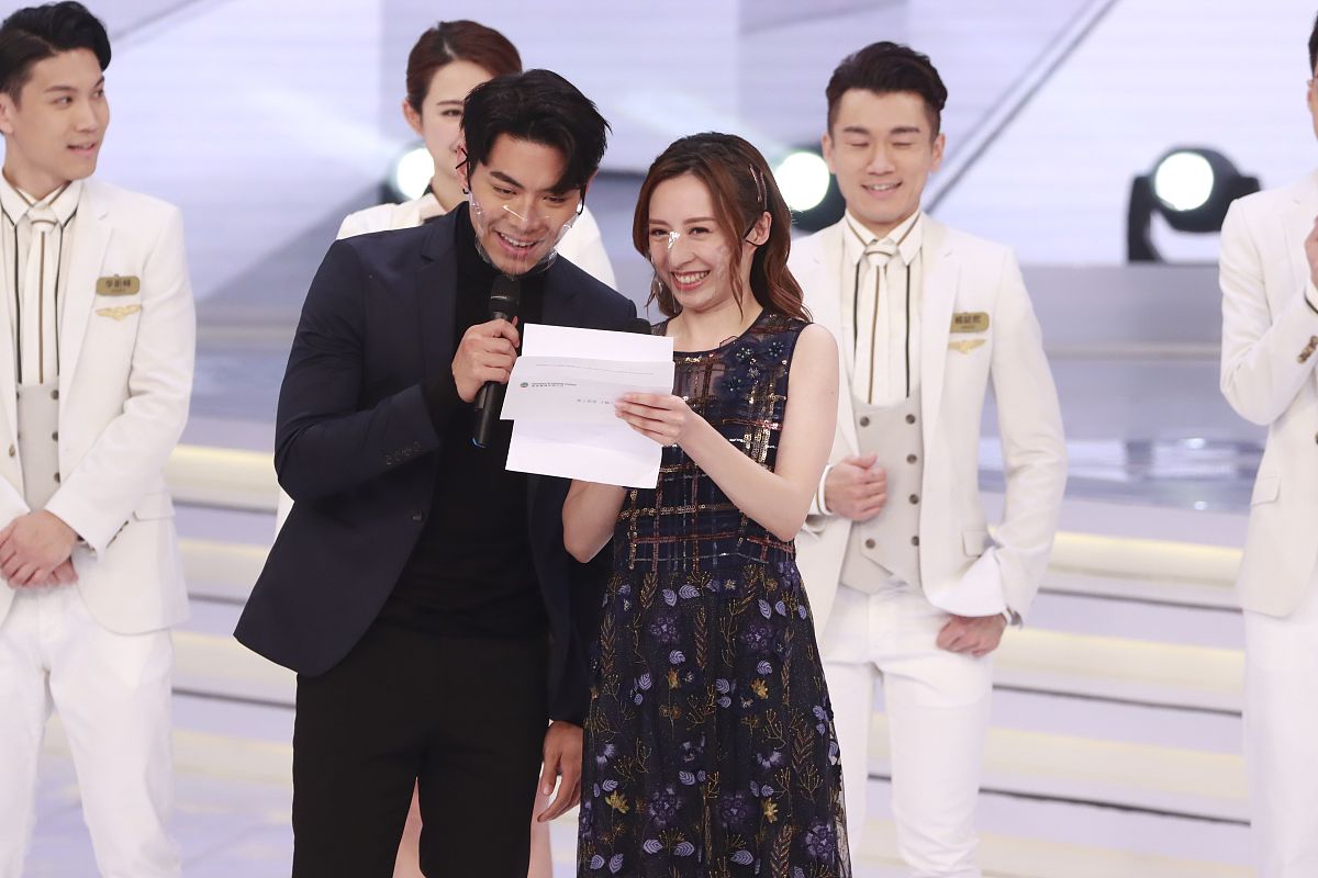 2020年12月26日,香港,tvb《 冲上云霄大选》直播决赛现场.龚嘉欣 罗天