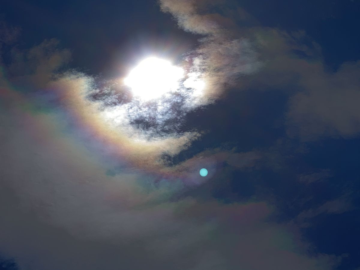 会发光的云朵：极光云的形成和颜色