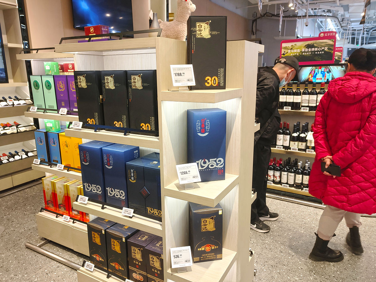 在日本开做电商帮我选品。要求：在日本客户需求量大搜索量大但是产品销售的店家少或者没有店家销售的产品可持续发展的产品售后问题少退货率少的产品。帮我推荐30种商品和原因。不要食品类化妆品茶水果饮料机无线吸尘器音频耳机瑜伽垫瑜伽套装儿童玩具 油漆笔丙烯颜料着色用品电动自行车或折叠式自行车护眼台灯老年人用品防晒衣马桶盖聚酯纤维床垫