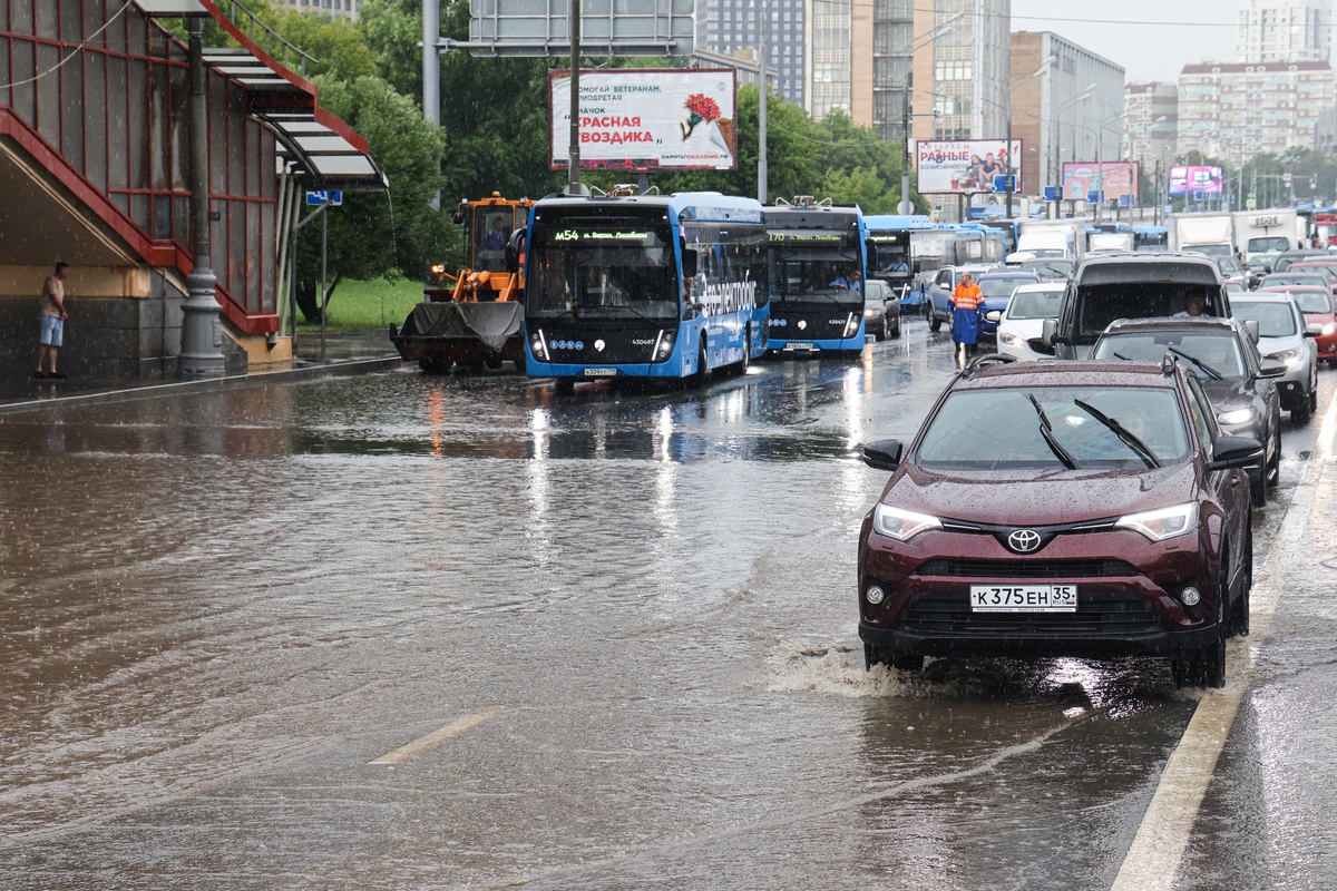 洪水救援流程详解：从预警到重建