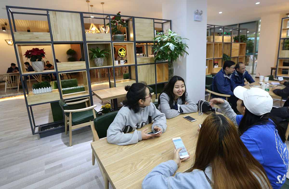 校园约会吧可以提供哪些体验活动例如汉服体验馆校园咖啡馆猫咖艺术展美术馆手工DIY汉服体验馆等等要求针对每项活动有具体介绍字数3000字。