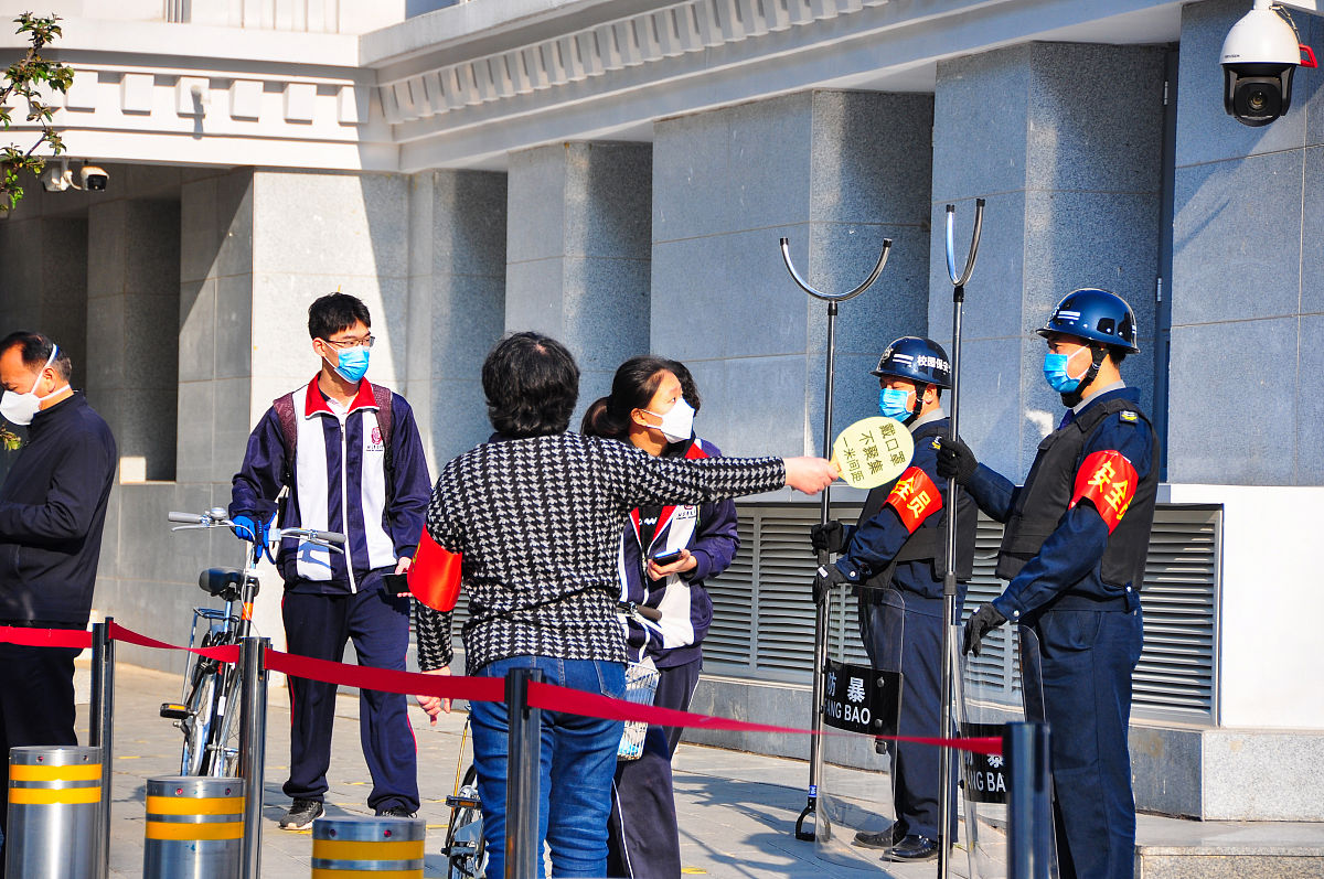 因为今日校园没按时签到写一份检讨字数大于600