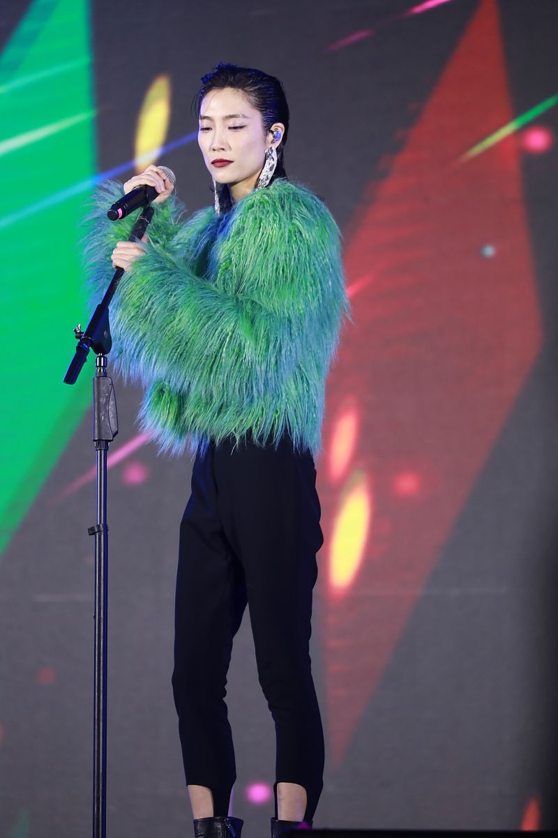 2020年12月24日,上海,明星现身ms上汽r汽车迎新演唱会 .苏诗丁