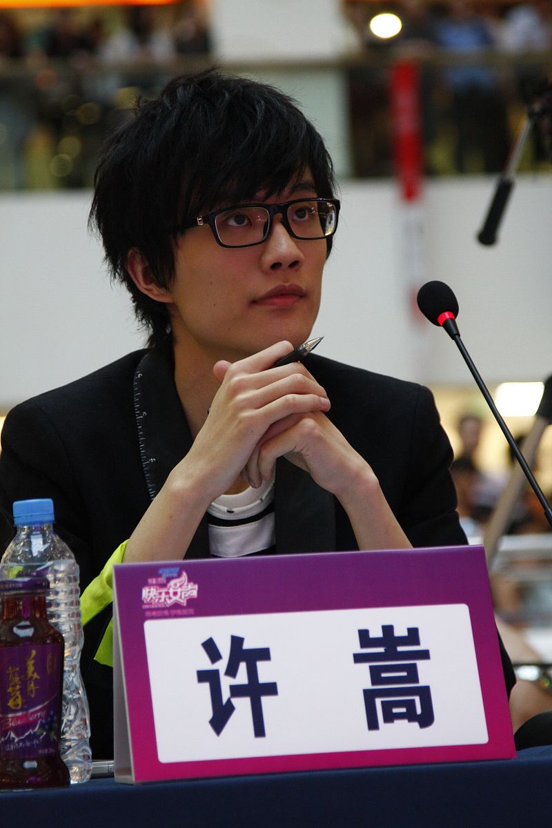 2011年5月2日,北京,歌手担任快乐女生北京地区30进20评委.许嵩 +++_++