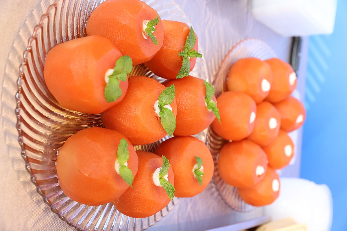 2021年6月24日,江苏徐州,牛蒡文化美食节上的各种美食.
