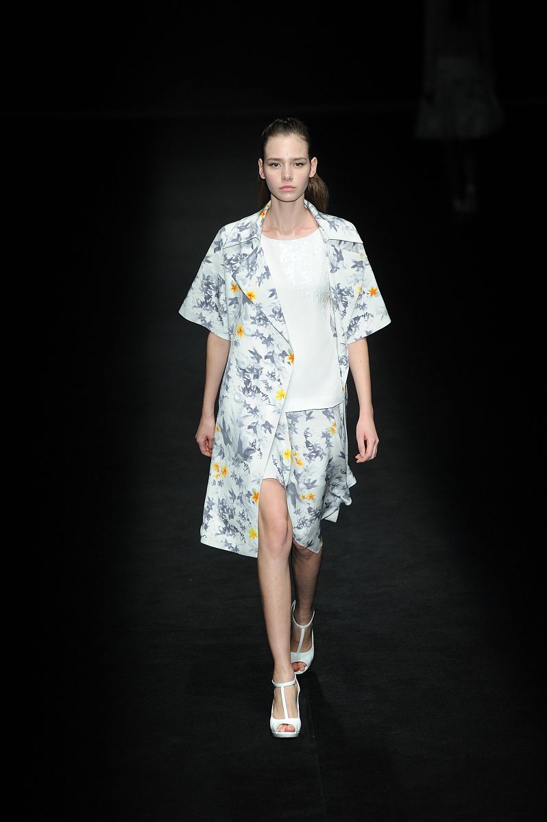 青鸟意象在服装设计中的应用研究