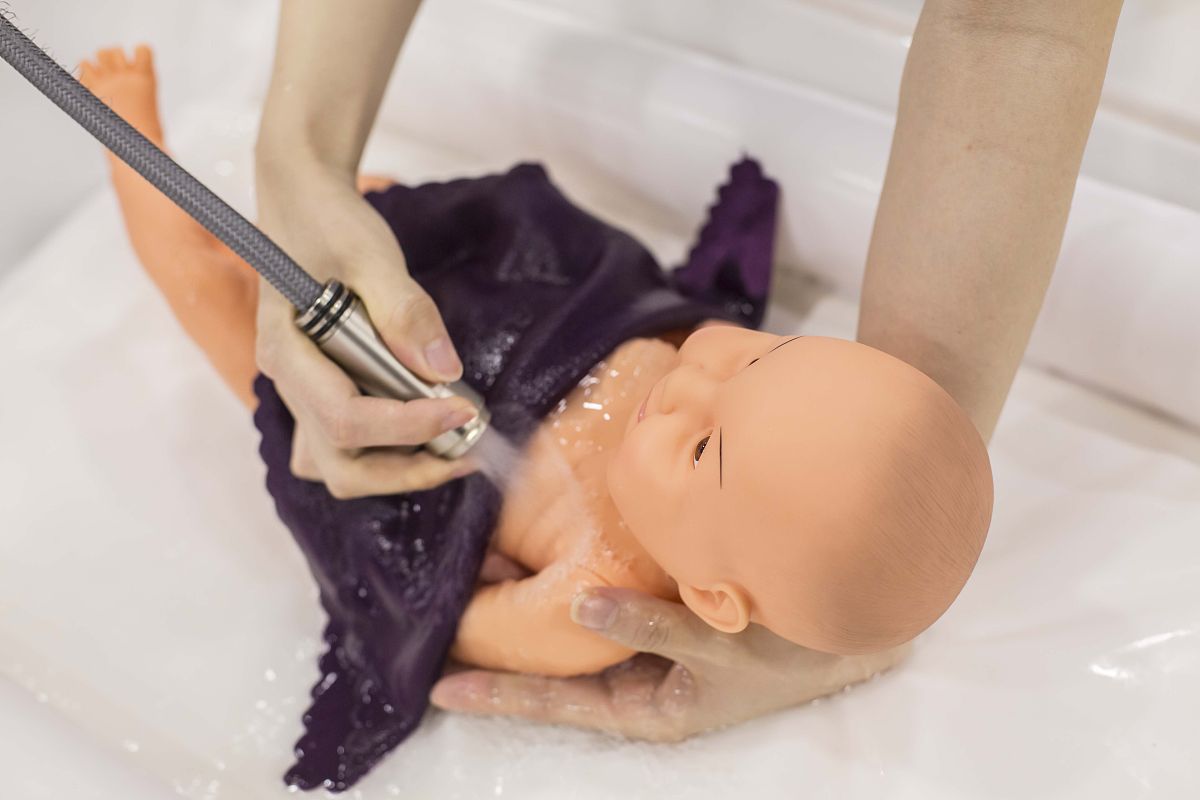 我需要你作为一名SEO帮助我找到以下对应关键词的拓展词以下是关键词内容：宝宝的五个地方不能洗的太干净