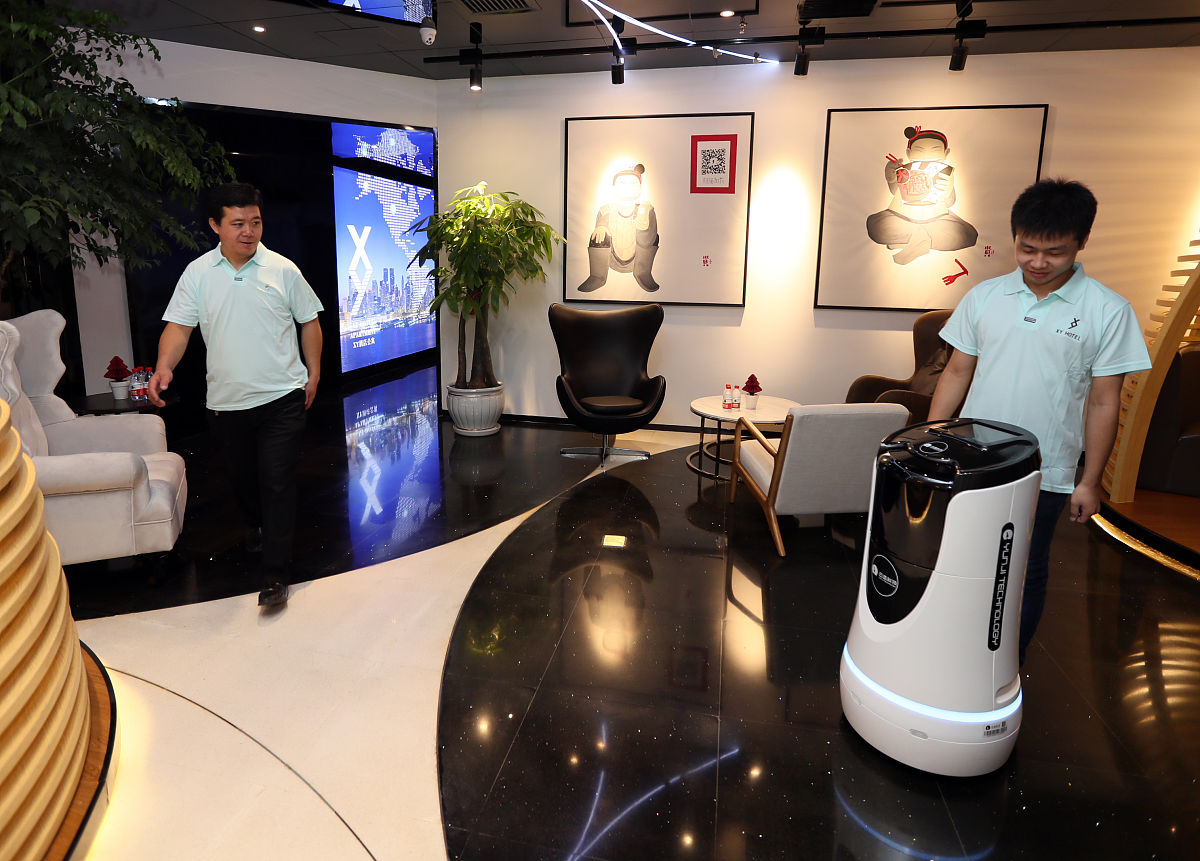 帮我写一份关于巩义市杜甫故里景区智能引导机器人外观设计的本科毕业论文5000字