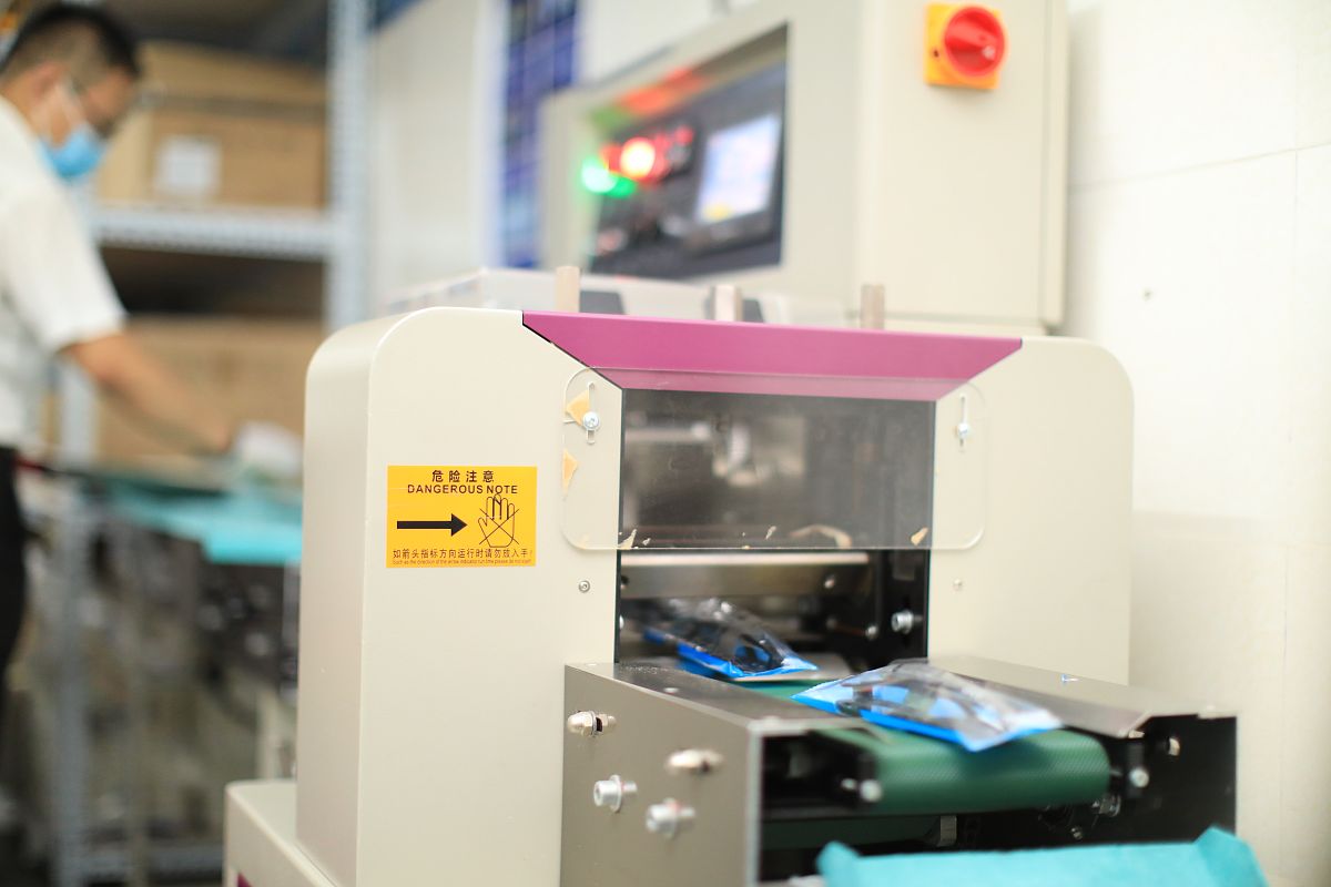 剥标前需要压紧标签吗？