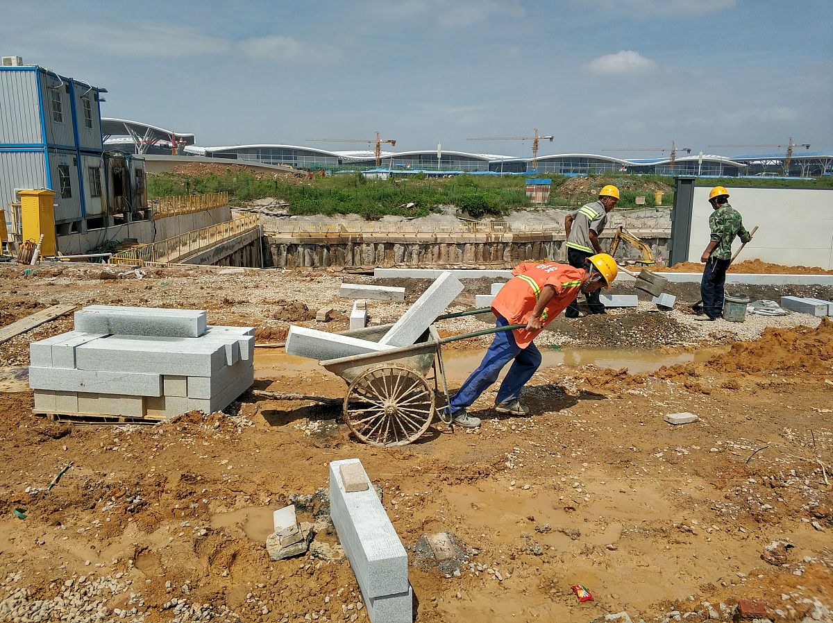 桩基础设计施工及检测评价研究：全流程解析与案例分析