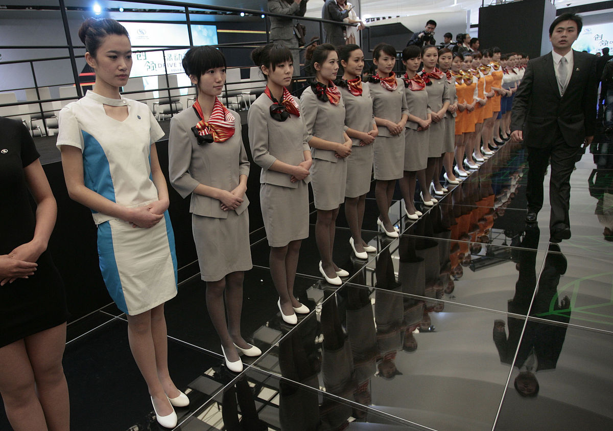 请给我一份艺术园区工作人员礼仪服务的方案