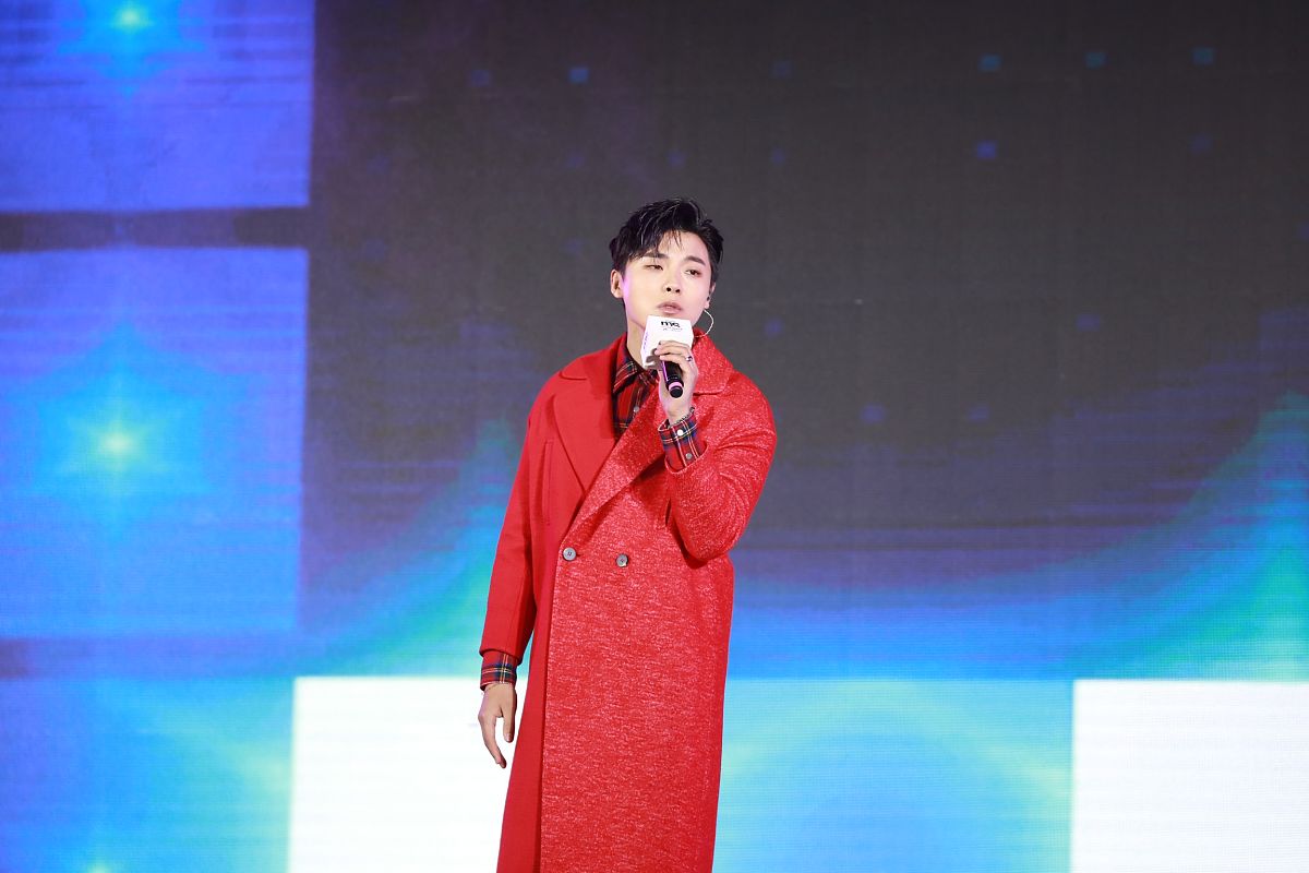 2020年12月24日,上海,明星现身ms上汽r汽车迎新演唱会 .高嘉朗