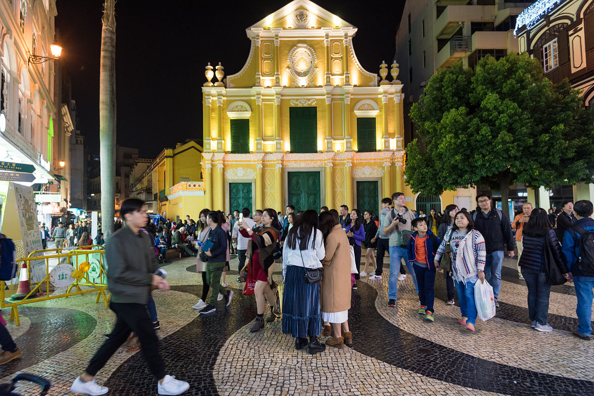 你是小红书旅行博主。出一篇澳门旅游爆款攻略要包含去澳门的注意事项、交通工具、澳门必打卡景点、游玩时间 澳门特色美食、 澳门住宿等标题需要标题党的标题内容要吸引人需要有个人体会、引导用户点赞文字贴近小红书旅游博主风格适当使用emoji表情