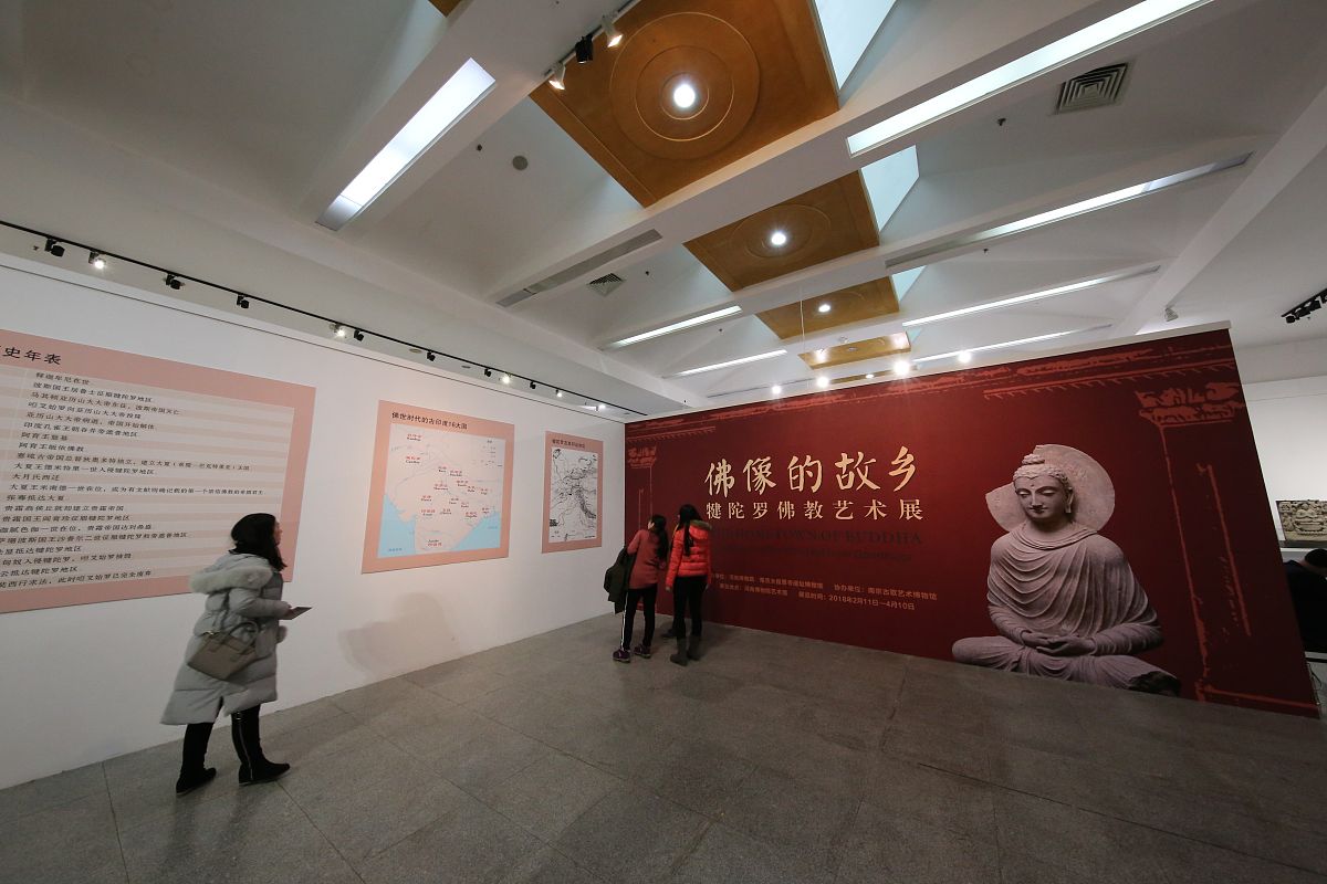 以南京是世界文学之都为开头写一篇读书会开场白。