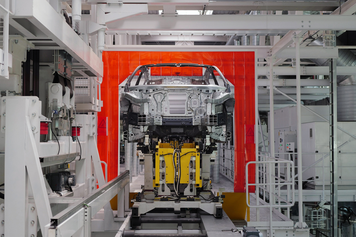 动车组转向架构架结构设计方法：轻量化、模块化、智能化