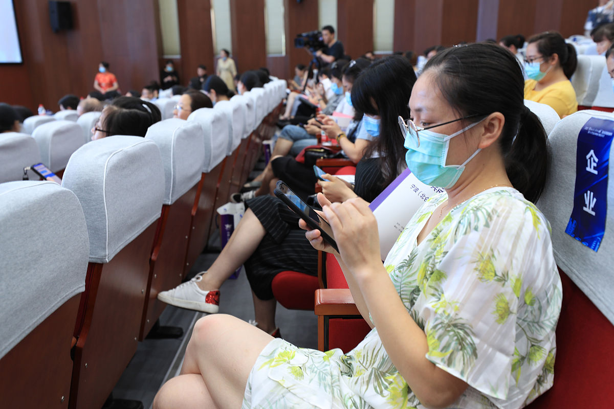 国家下发大额度补贴券往年是1000元减200元2000元减400 元3000元减600元的补贴券咱们培训费用收费是780元、880元、980元三款产品如何修改这三款产品价格让学员获得最大收益