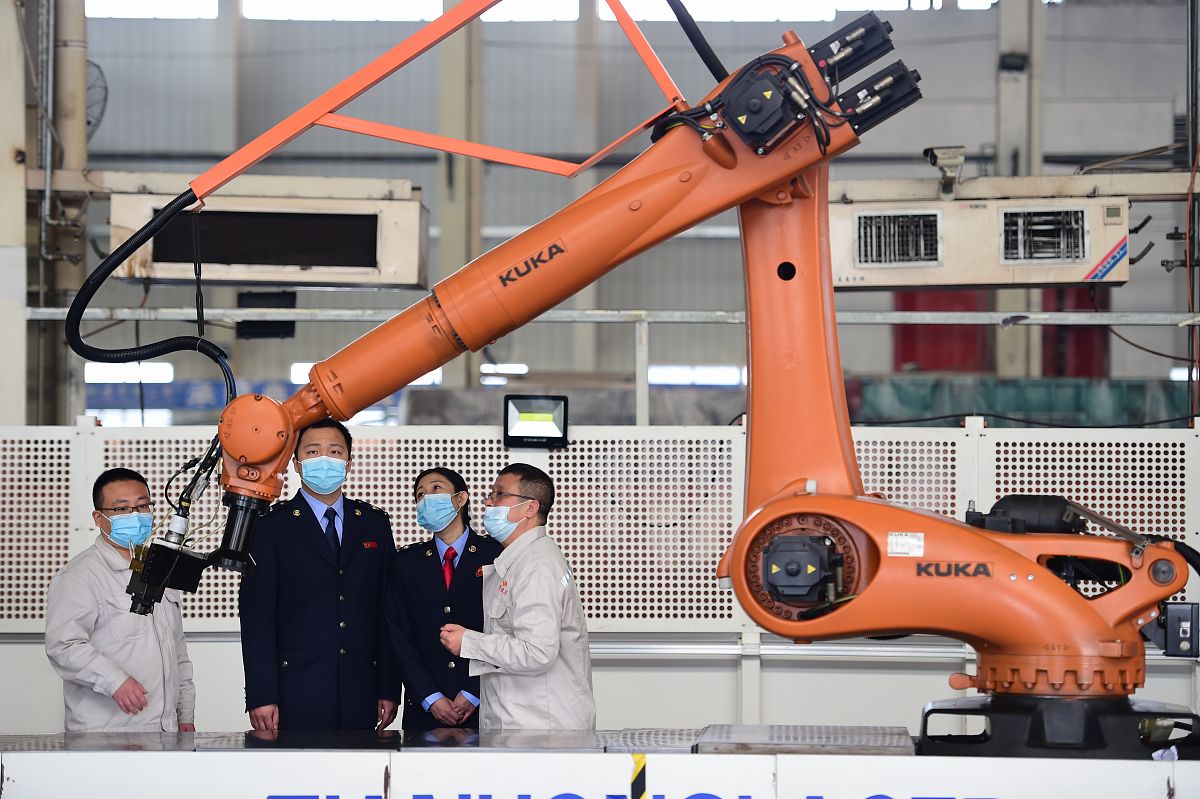 北京二轻工业学校模具设计与制造专业怎么样？就业前景、师资力量、设施设备全解析