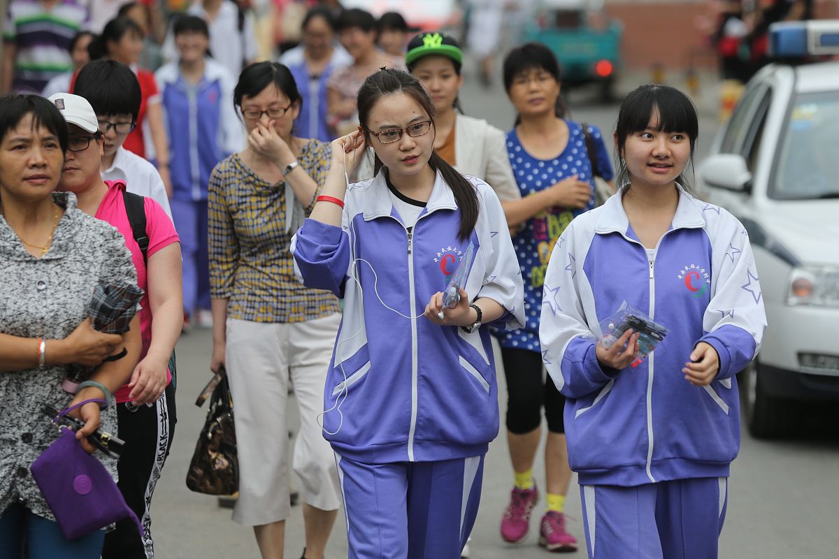 沧州2022年女生学卫校用发